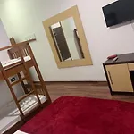 Julia * Vlorë