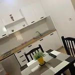 Julia * Vlorë