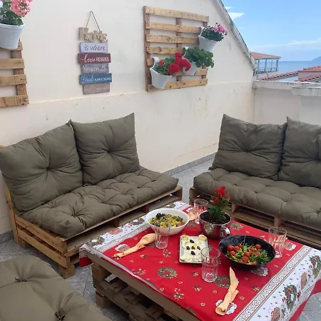 Julia * Vlorë