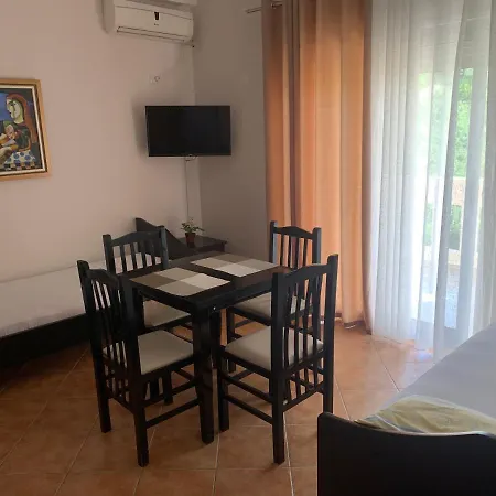 Julia Apartment *