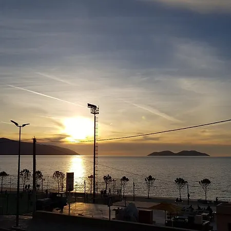 Julia * Vlorë