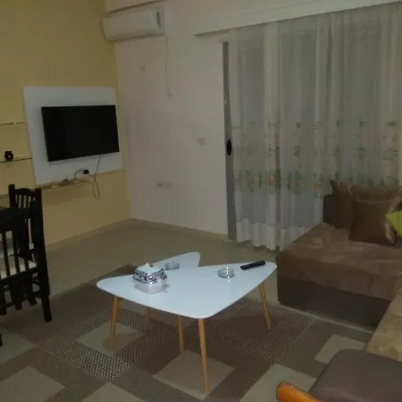 Julia Apartment *