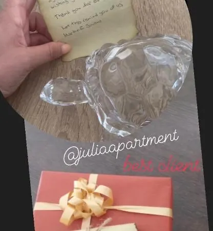 Julia Apartman *
