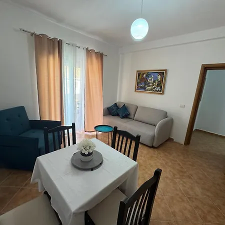 Julia * Vlorë